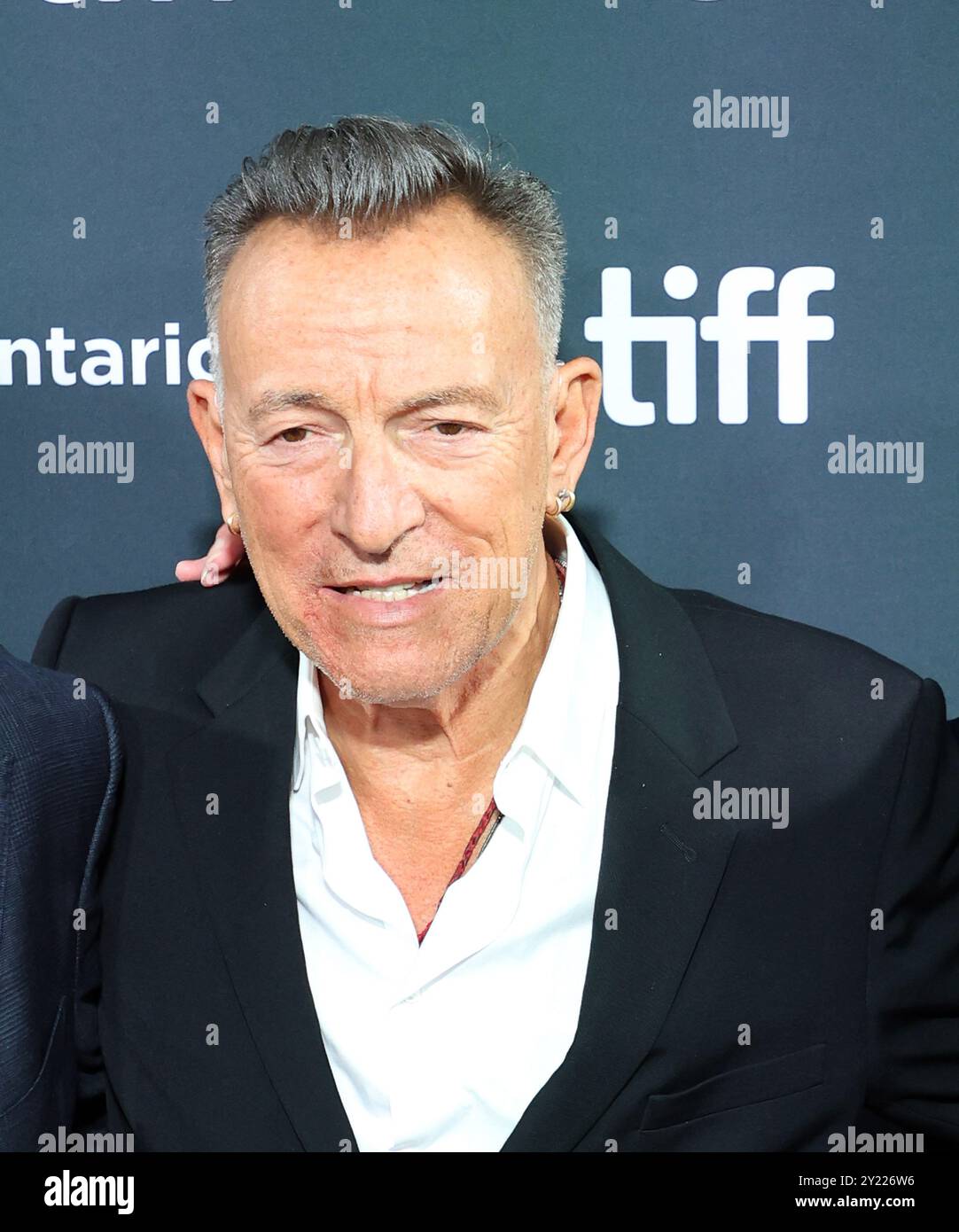 Toronto, Kanada. September 2024. Bruce Springsteen besucht die Premiere von „Road Diary: Bruce Springsteen and the E Street Band“ während des Toronto International Film Festivals 2024 in der Roy Thomson Hall am 8. September 2024 in Toronto, Ontario. Foto: PICJER/imageSPACE Credit: Imagespace/Alamy Live News Stockfoto