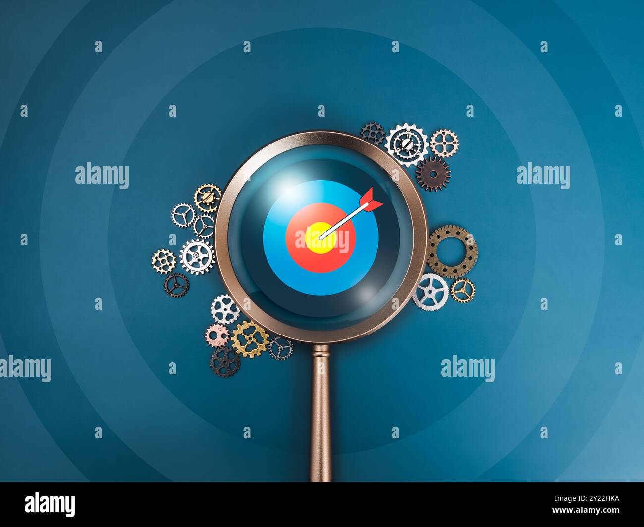 Untersuchung von Markttrends, Erfolgsfaktoren, Konzept für Management-Tools für Marketingforschung. Ziel-Symbol Fokus in Lupe mit Mann Stockfoto