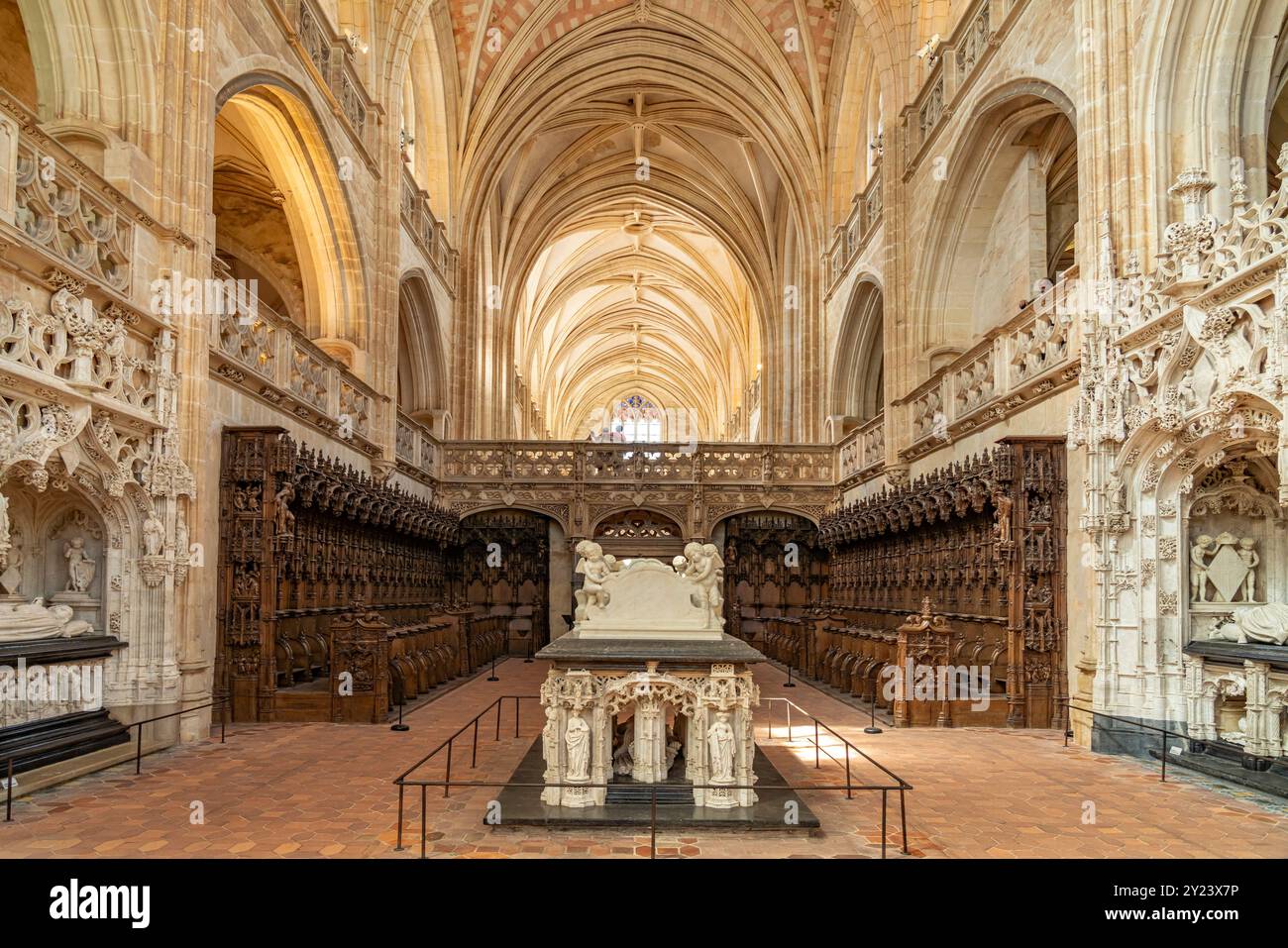 Innenraum der Klosterkirche des Königlichen Klosters Brou mit dem Grabmal Philiberts des schöne in Bourg-en-Bresse, Frankreich, Europa | Kloster ch Stockfoto