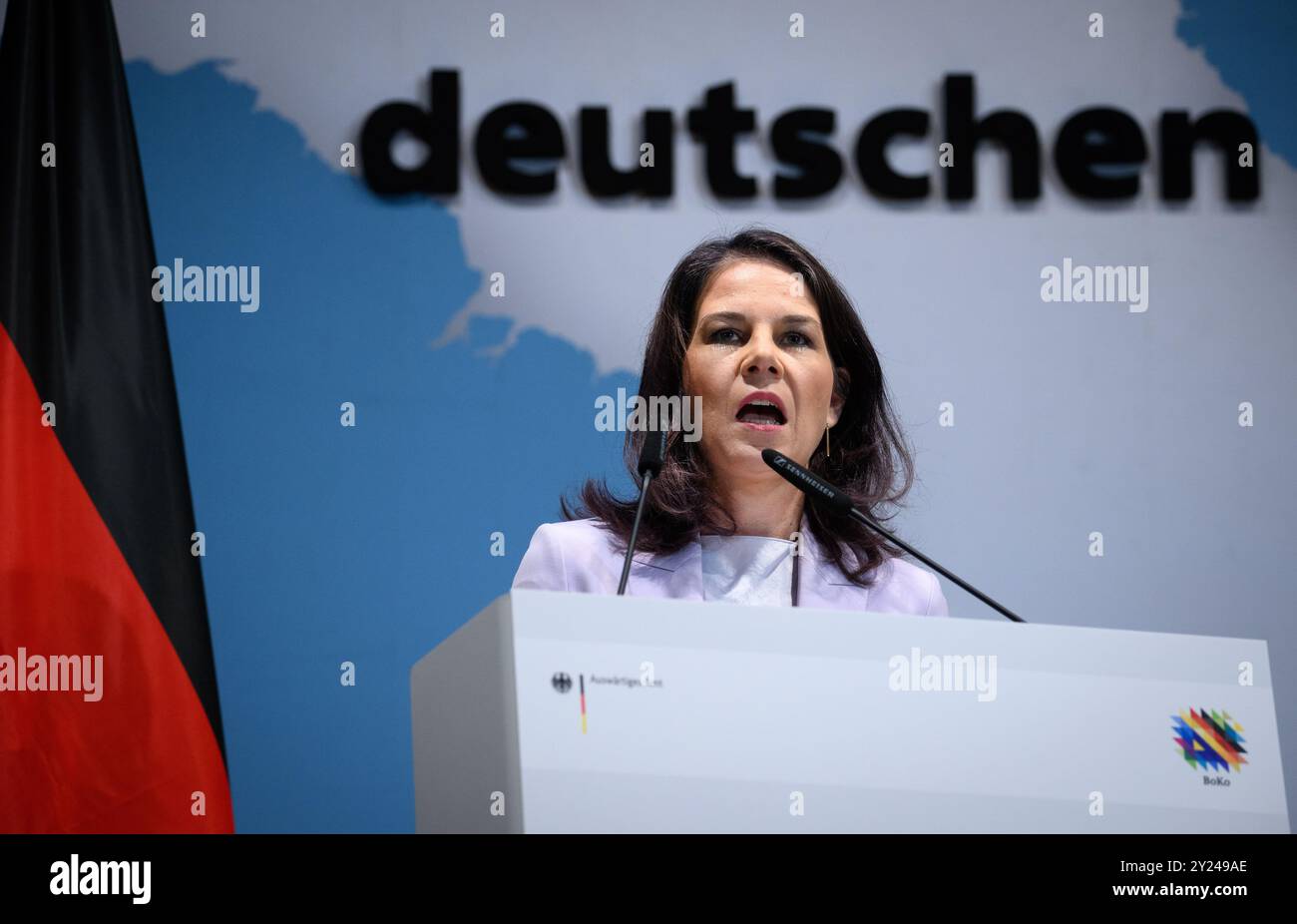 09. September 2024, Berlin: Aussenministerin Annalena Baerbock (Allianz 90/die Grünen) spricht zur Eröffnung der diesjährigen Botschafterkonferenz im Auswärtigen Amt. Zahlreiche Vertreter aus Politik, Wirtschaft, Wissenschaft und Kultur wurden zu dem dreitägigen Treffen der Leiter der über 200 deutschen Auslandsvertretungen eingeladen. Foto: Bernd von Jutrczenka/dpa Stockfoto