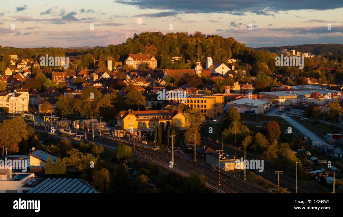 Leutkirch im Allgäu mit Kirche, Landschaft, Kühen, Weitsicht Stockfoto
