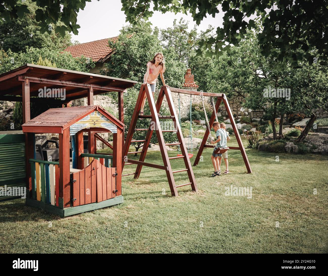 Glückliche Kinder im Hinterland Stockfoto