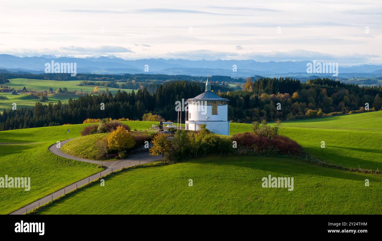 Leutkirch im Allgäu mit Kirche, Landschaft, Kühen, Weitsicht Stockfoto