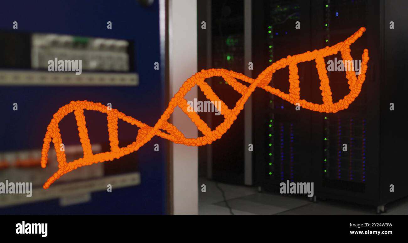 Bild eines orangefarbenen dna-Strangs über dunklen Computerservern Stockfoto