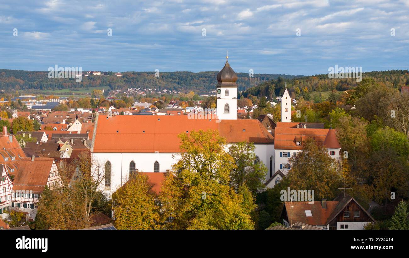 Leutkirch im Allgäu mit Kirche, Landschaft, Kühen, Weitsicht Stockfoto