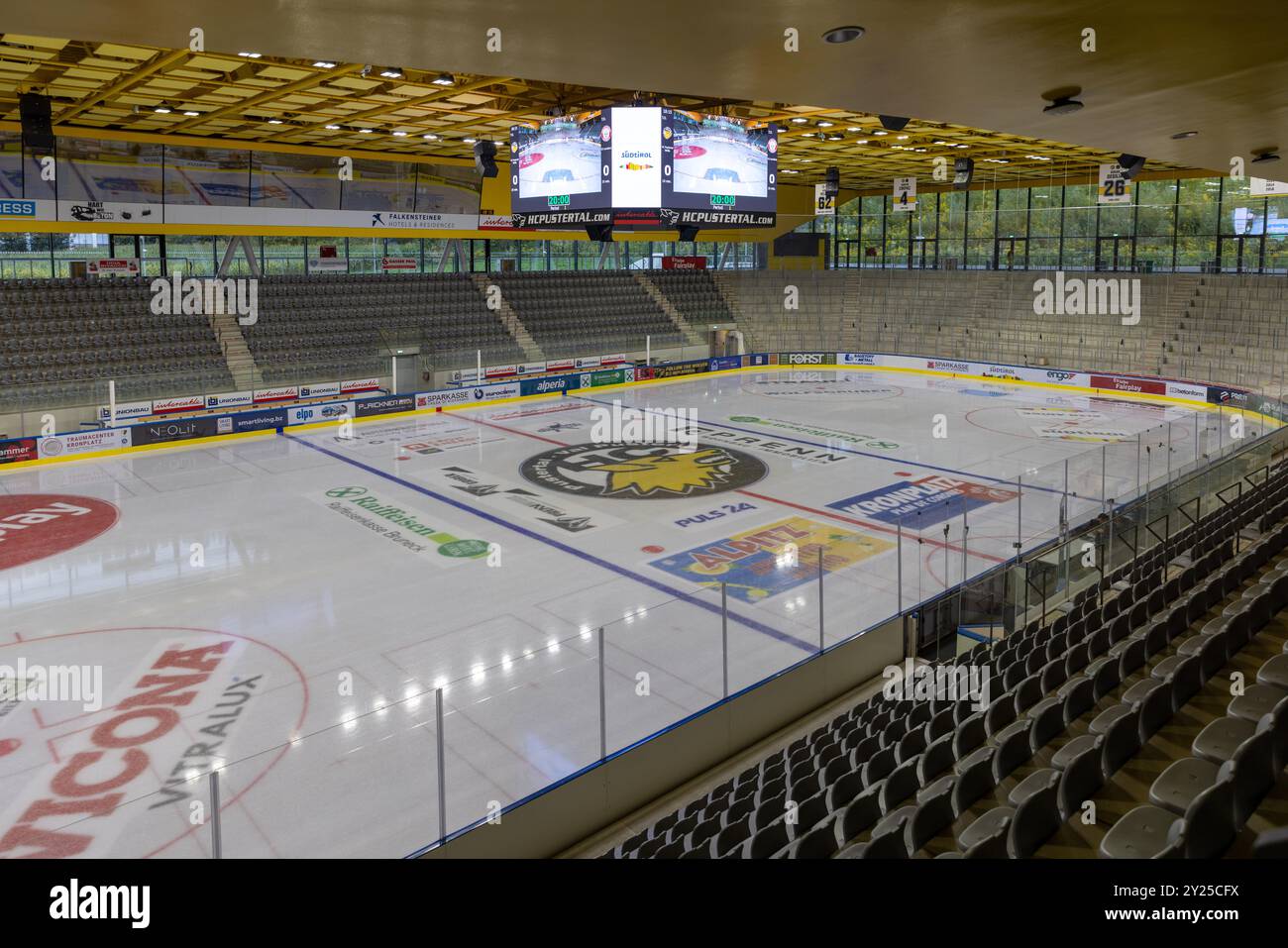 Pustertal Ice Rink in Italien an einem warmen Sommertag Stockfoto