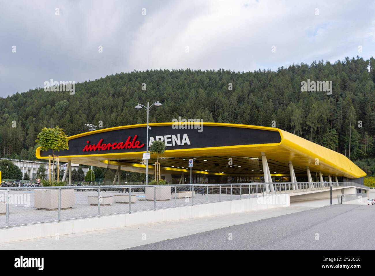 Pustertal Ice Rink in Italien an einem warmen Sommertag Stockfoto