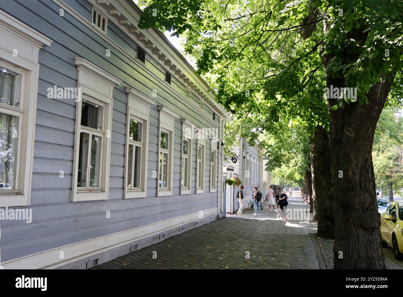 Der Eingang zum Kaisaniemi Botanischen Garten, Kaisaniemen kasvitieteellinen puutarha in der Kaisaniemenranta Straße in Helsinki, Finnland, August 2024 Stockfoto