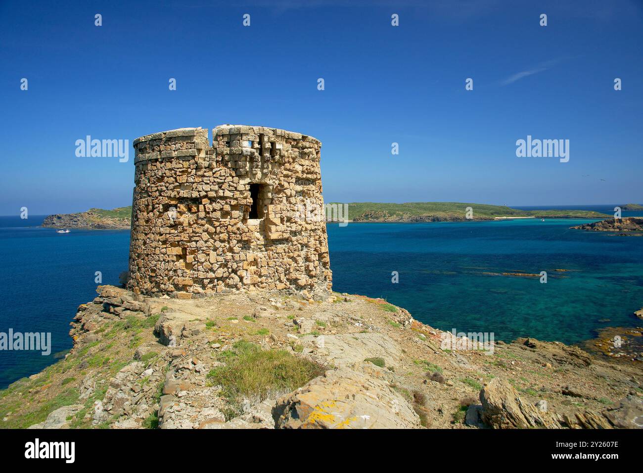 Es Coloma Turm, Cala Tamarells, Parc Natural de s' Albufera des Grau, Menorca, Biosphärenreservat, Balearen, Spanien. Stockfoto