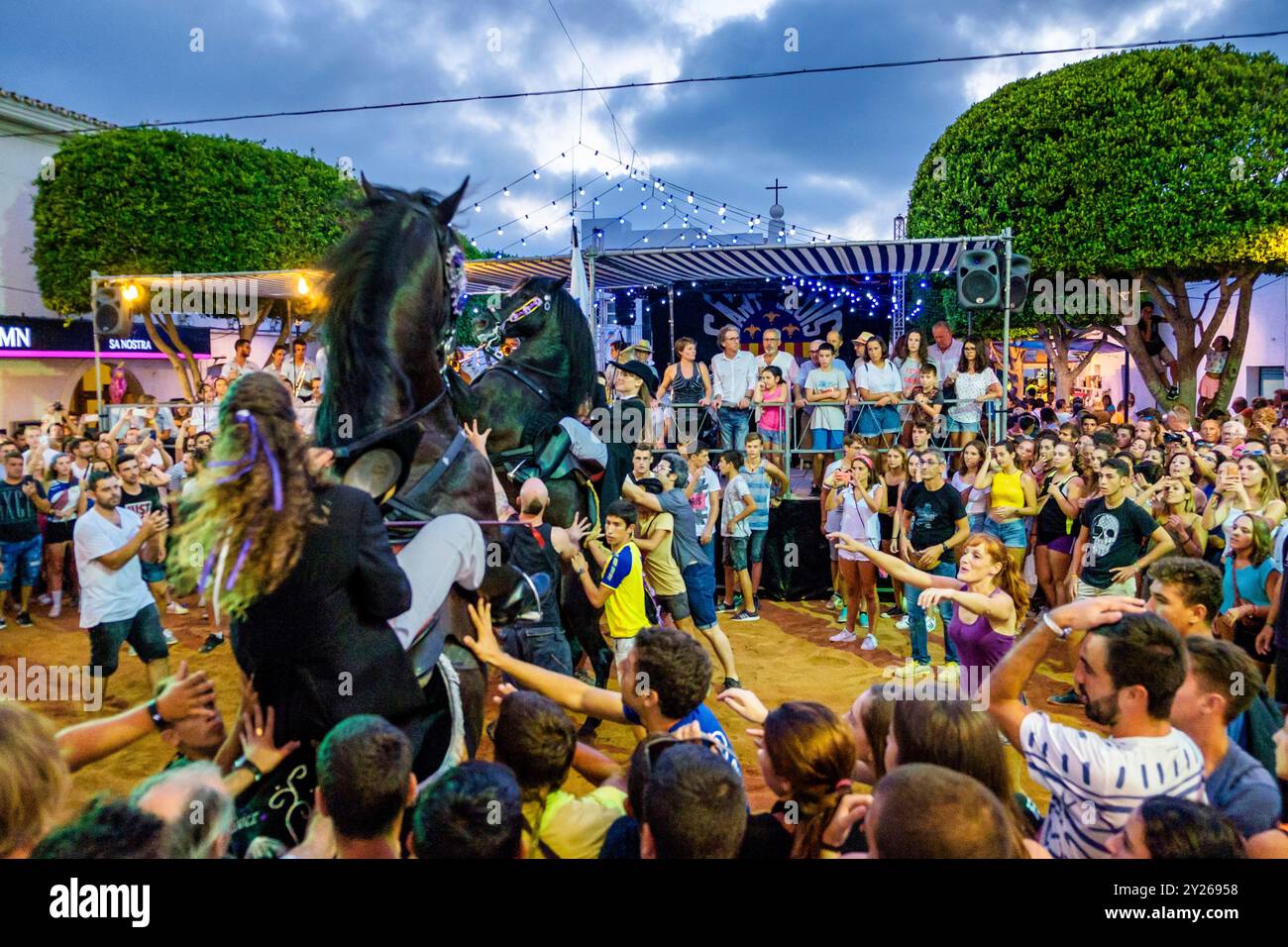 Traditioneller Pferdetanz „Jaleo“ aus dem 14. Jahrhundert, Festlichkeiten von Sant Lluís, Dorf Sant Lluís, Menorca, Balearen, Spanien. Stockfoto