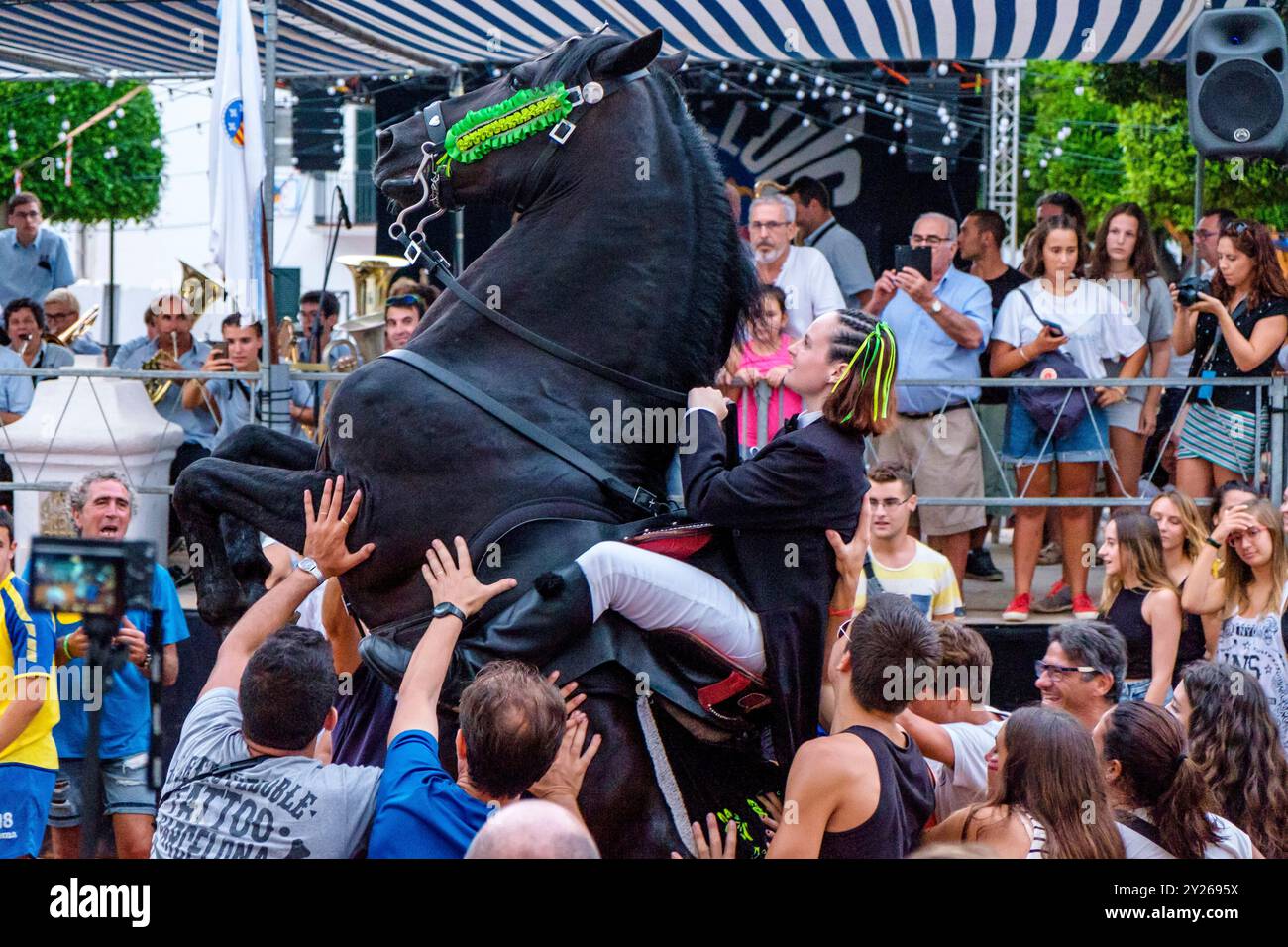 Traditioneller Pferdetanz „Jaleo“ aus dem 14. Jahrhundert, Festlichkeiten von Sant Lluís, Dorf Sant Lluís, Menorca, Balearen, Spanien. Stockfoto