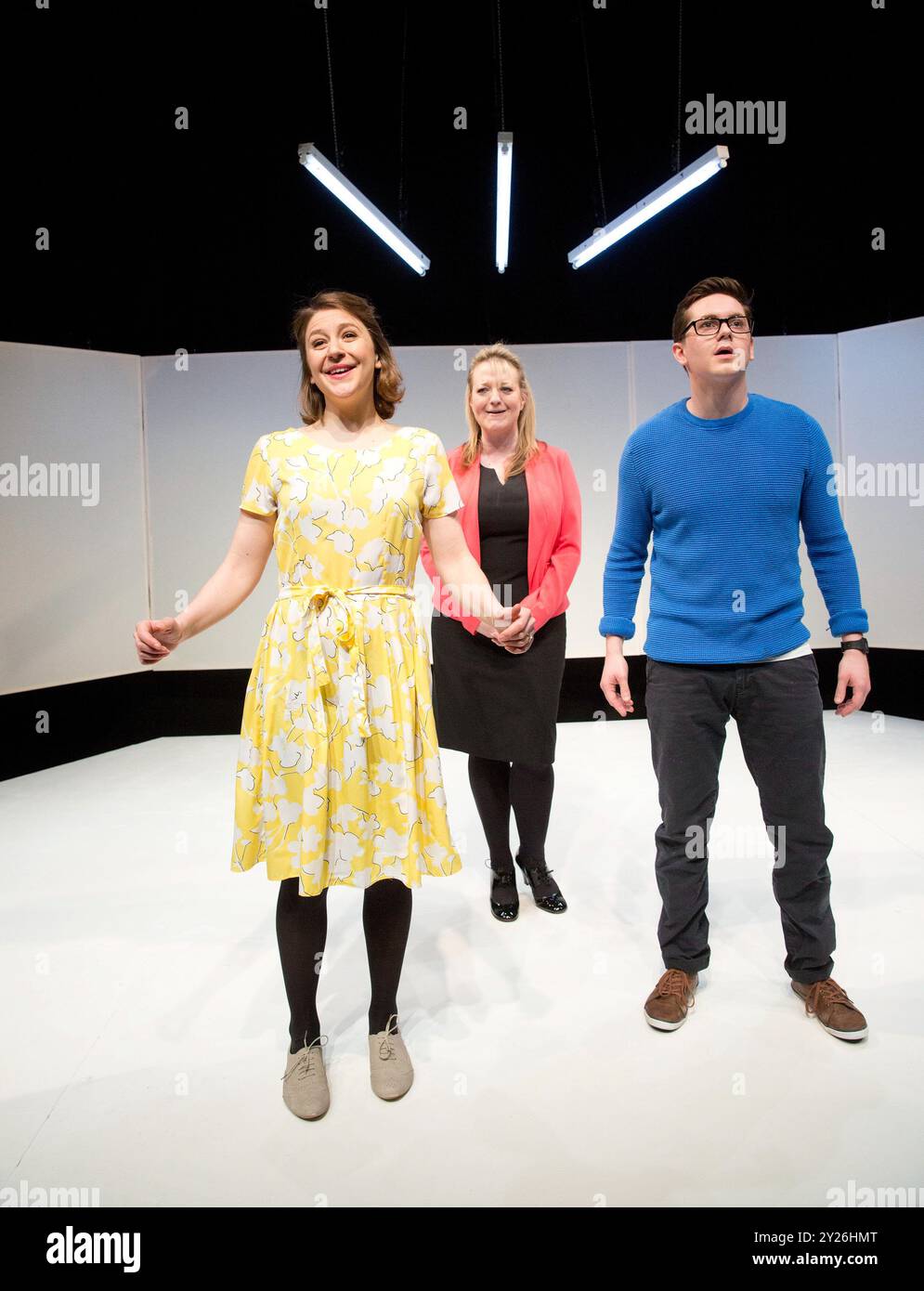 l-r: Gemma Whelan (Jill), Amanda Daniels (Mrs. Dee), Sean Michael Verey (Ollie) in RADIANT UNGEZIEFER von Philip Ridley im Soho Theatre, London W1 11/03/2015 Design: William Reynolds Regisseur: David Mercatali Stockfoto