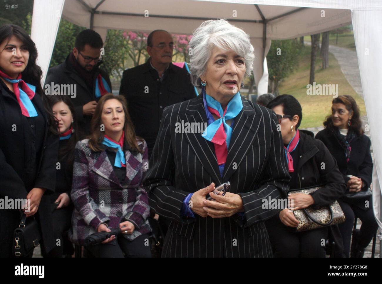 CUENCA PLATZIERUNG DER ERSTEN STEINOPFER DES FEMIZIDS Cuenca, Ecuador 9. September 2024 am heutigen Morgen auf dem Gemeindefriedhof legte Frau Sonia Salamea, Mutter von Cristina Palacios, den ersten Stein für den Bau der Gedenkstätte zu Ehren der Opfer des Femizids, Frau Sonia Salamea Mutter von Cristina Palacios war die erste Stein für den Bau der Gedenkstätte zu Ehren der Opfer des femiziden Bürgermeister Cristian Zamora und der Präfekte von Azuay Juan Cristobal Lloret waren bei der Veranstaltung und unterzeichneten Vereinbarungen Foto Boris Romoleroux API SOI CUENCA PLACINGFIRS Stockfoto