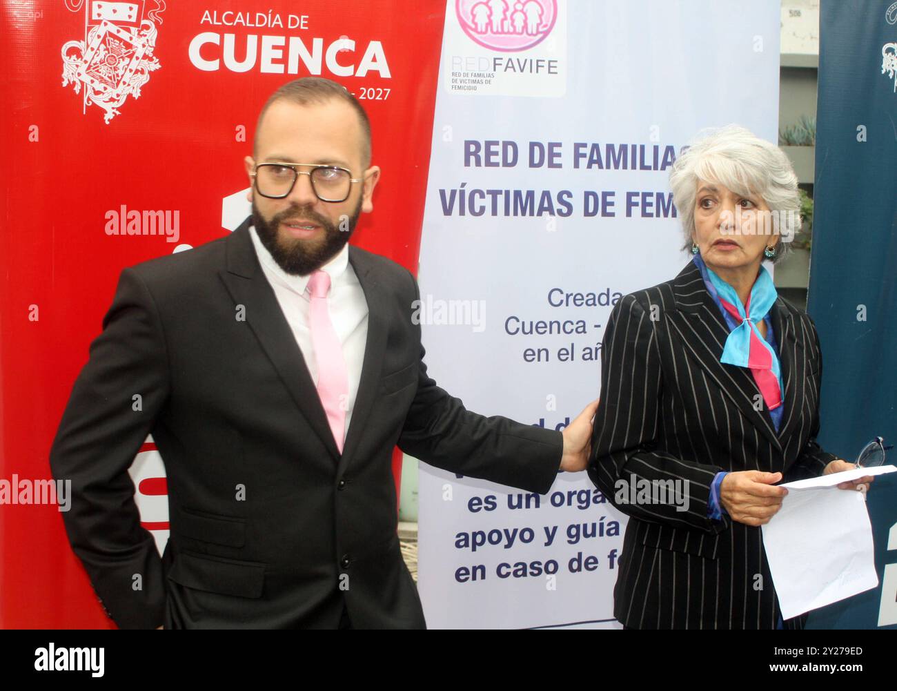 CUENCA PLATZIERUNG DER ERSTEN STEINOPFER DES FEMIZIDS Cuenca, Ecuador 9. September 2024 am heutigen Morgen auf dem Gemeindefriedhof legte Frau Sonia Salamea, Mutter von Cristina Palacios, den ersten Stein für den Bau der Gedenkstätte zu Ehren der Opfer des Femizids, Frau Sonia Salamea Mutter von Cristina Palacios war die erste Stein für den Bau der Gedenkstätte zu Ehren der Opfer des femiziden Bürgermeister Cristian Zamora und der Präfekte von Azuay Juan Cristobal Lloret waren bei der Veranstaltung und unterzeichneten Vereinbarungen Foto Boris Romoleroux API SOI CUENCA PLACINGFIRS Stockfoto