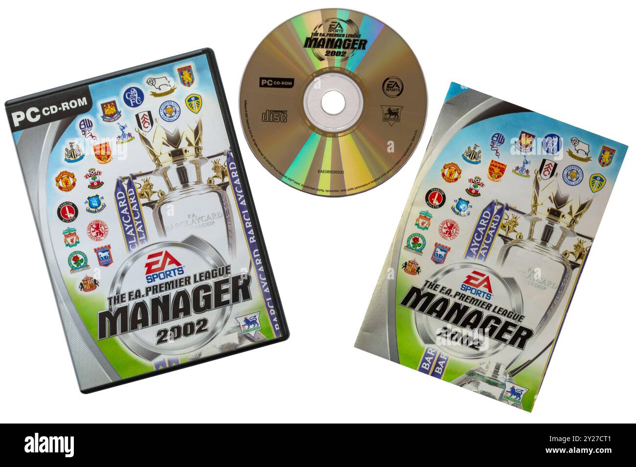 EA Sports die F.A. Premier League Manager 2002 PC-CD-ROM mit CD und Bedienungsanleitung entfernt, isoliert auf weißem Hintergrund Stockfoto