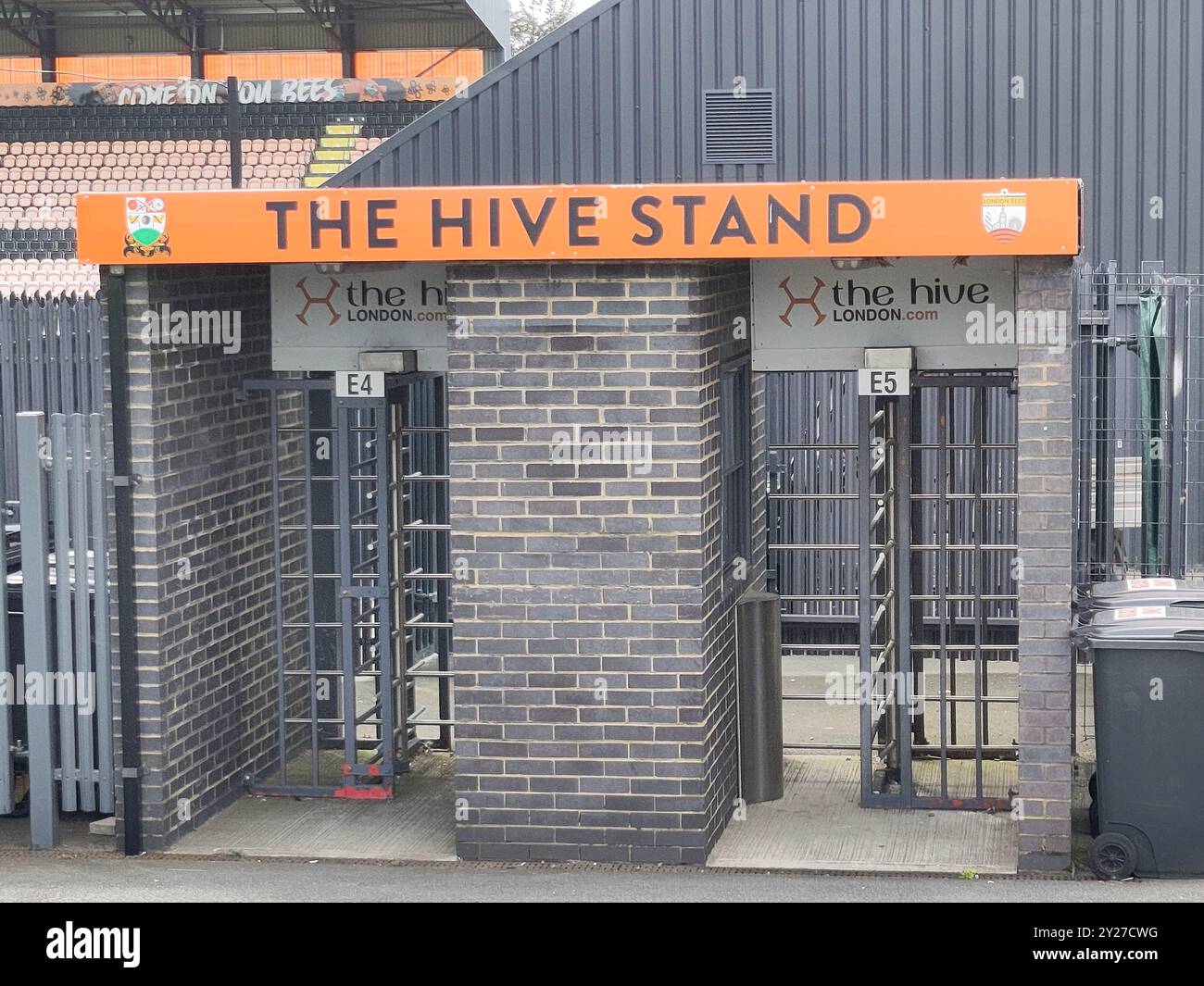 London, Vereinigtes Königreich, 7. August 2024:- Blick auf das Hive Stadium, das Heimstadion des Barnet Football Clubs Stockfoto