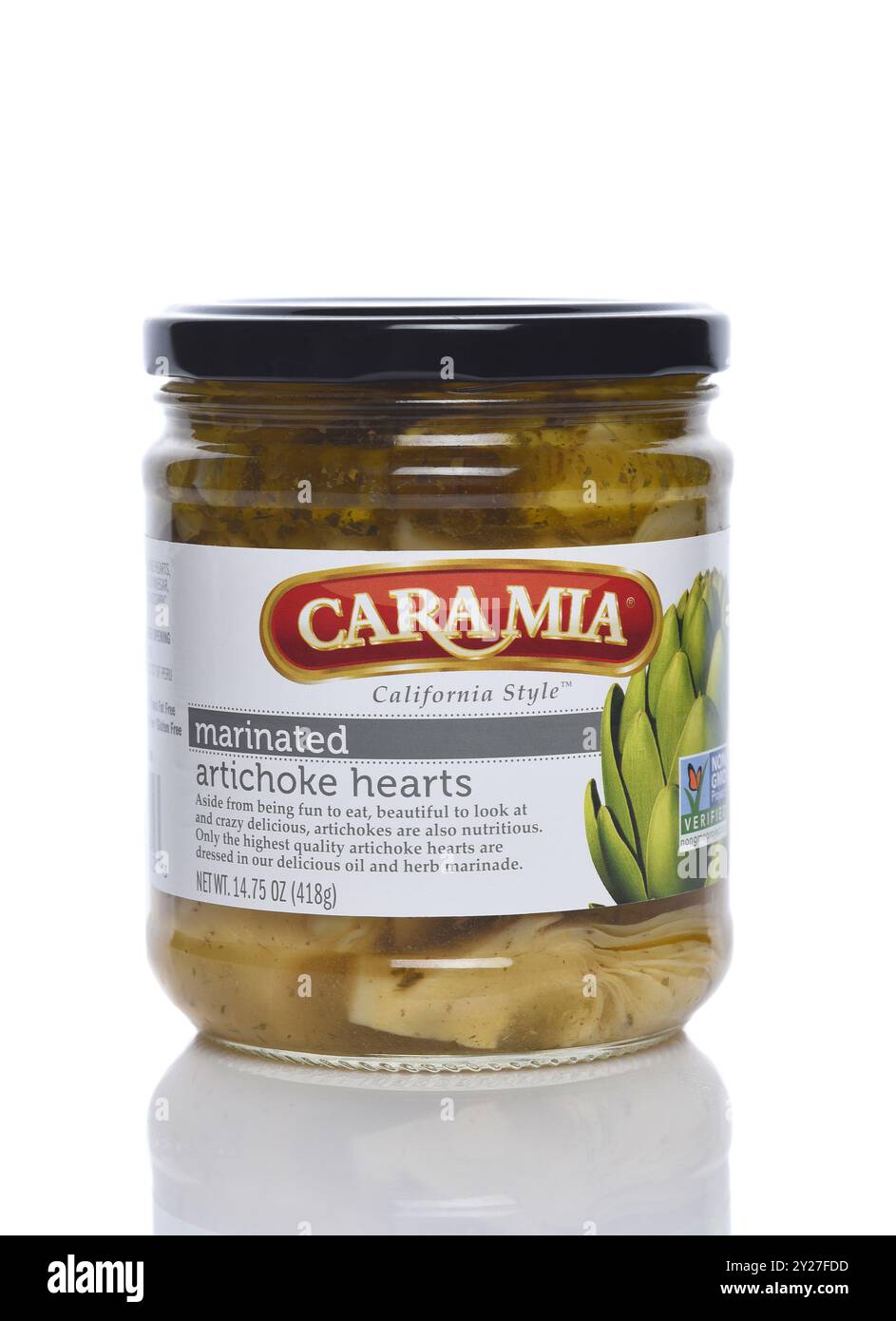 IRVINE, KALIFORNIEN - 6. SEPTEMBER 2024: Ein Glas mit Cara Mia marinierten Artischockenherzen. Stockfoto