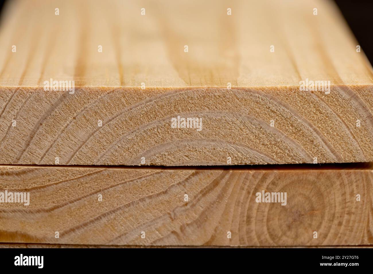 Kiefernholz für Bauarbeiten, Holzbretter für Bau- und Reparaturarbeiten aus Holz Stockfoto