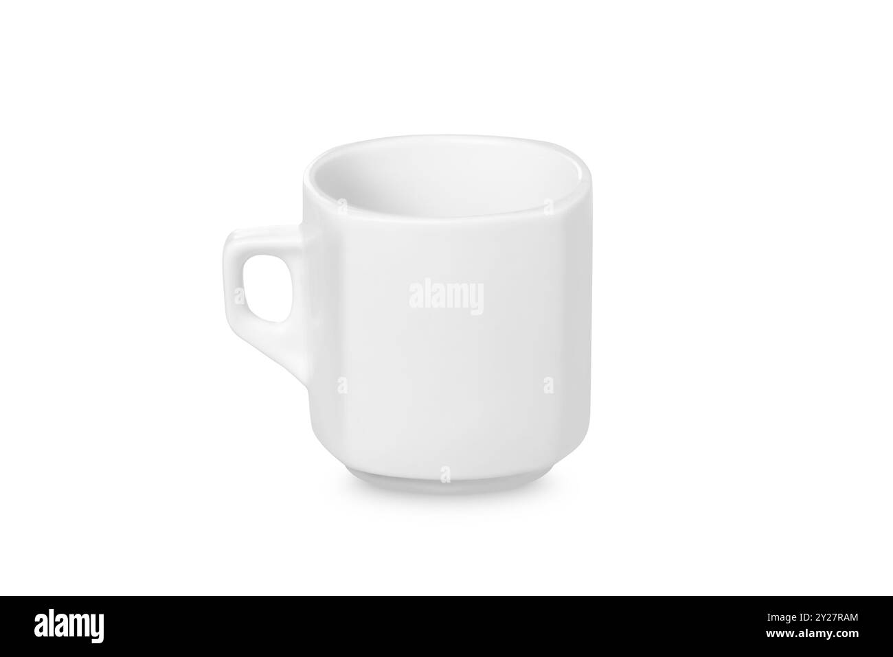 Weiße Tasse Kaffee isoliert auf weiß Stockfoto