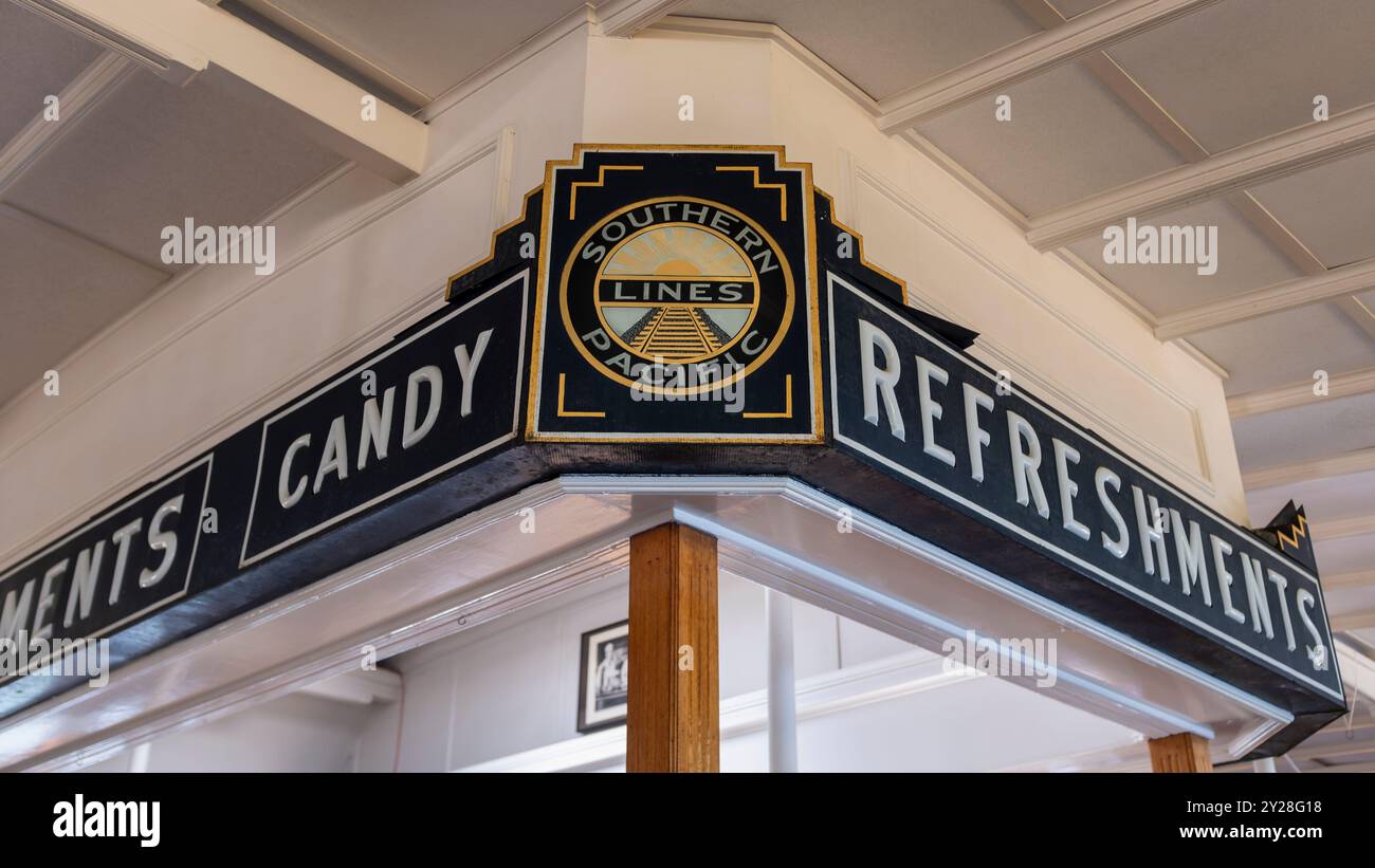 Konzessionsbeschilderung an Bord der historischen San Francisco Bay Dampffähre Berkeley, die heute im Maritime Museum von San Diego, Kalifornien, verankert ist Stockfoto