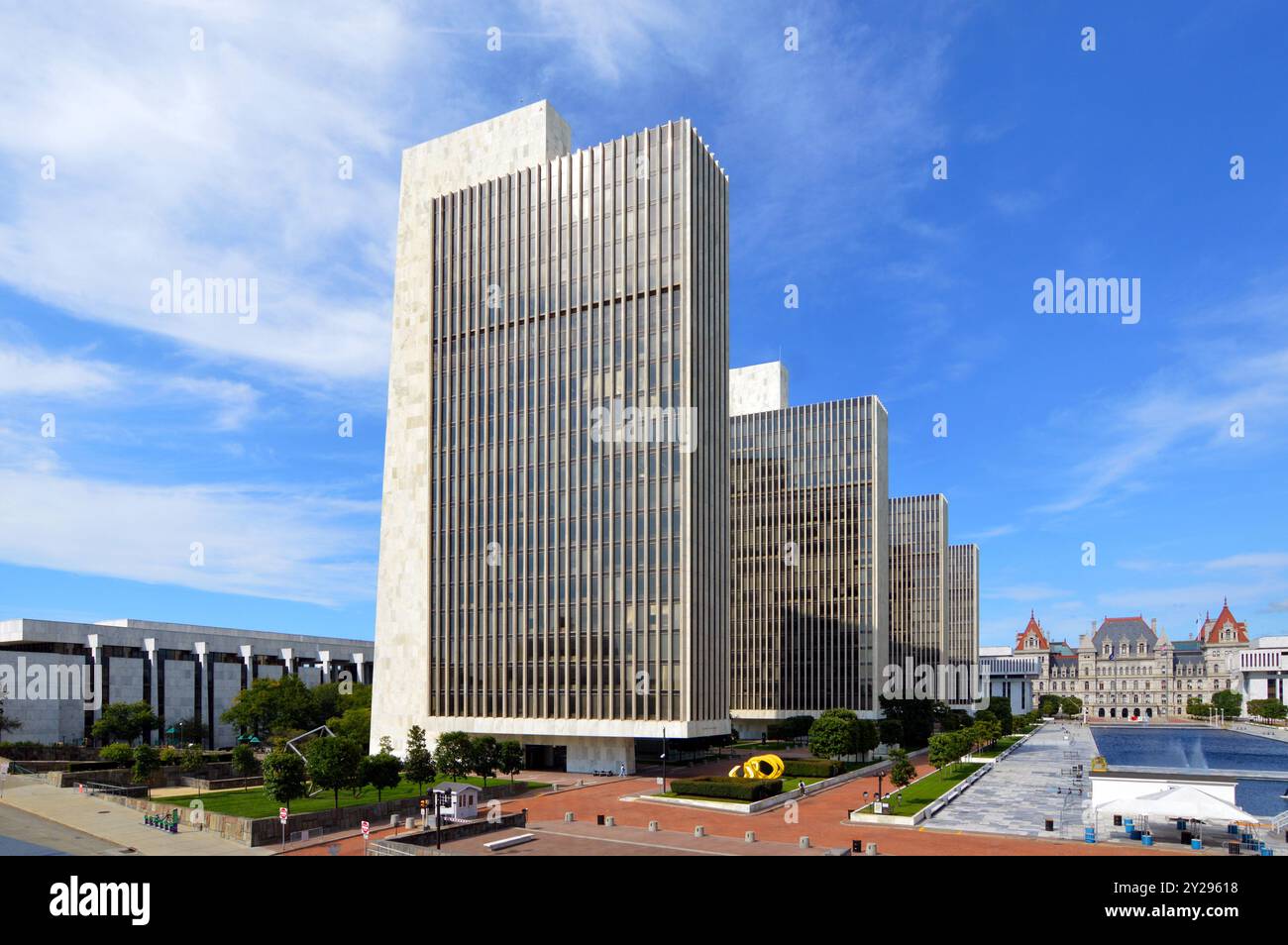 Die Bürotürme der Modernist Agency (mit den Nummern 1 bis 4) beherbergen Büros der Regierung des Staates New York auf der Empire State Plaza in Albany, NY Stockfoto