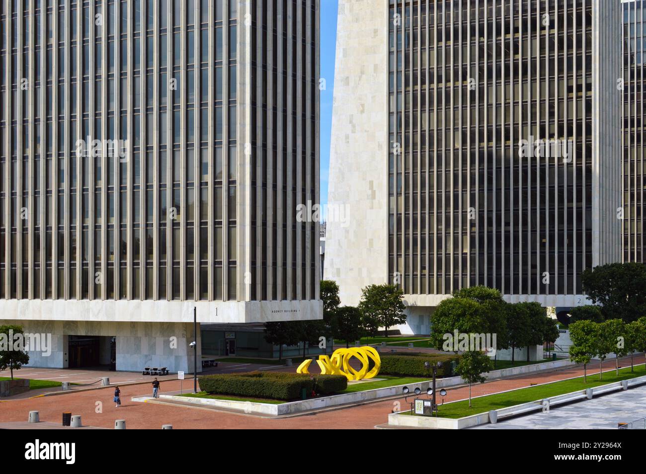 Agency Building 1 und Agency Building 2 der Regierung des Bundesstaates New York befinden sich am Empire State Plaza in Albany, NY Stockfoto