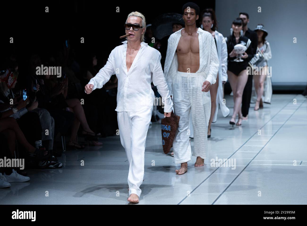 Models laufen während der Show House of MuaMua während der Rakuten Fashion Week Tokyo 2025 Spring/Summer am 2. September 202 im Shibuya Hikarie auf dem Laufsteg Stockfoto