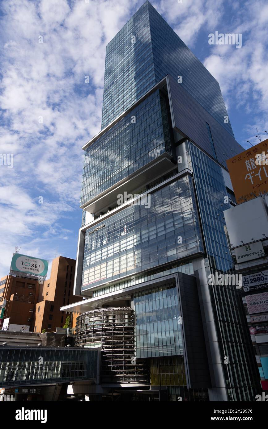 Ein allgemeiner Blick auf das Shibuya Hikarie-Gebäude nach der Show House of MuaMua während der Rakuten Fashion Week Tokio 2025 Frühjahr/Sommer im Shibuya Hika Stockfoto
