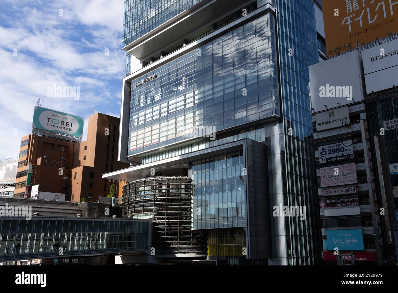 Ein allgemeiner Blick auf das Shibuya Hikarie-Gebäude nach der Show House of MuaMua während der Rakuten Fashion Week Tokio 2025 Frühjahr/Sommer im Shibuya Hika Stockfoto