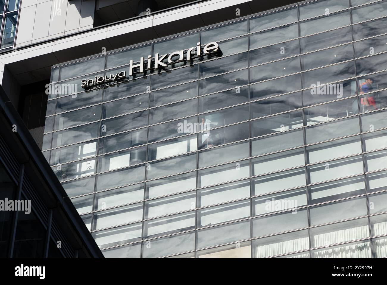 Ein allgemeiner Blick auf das Shibuya Hikarie-Gebäude nach der Show House of MuaMua während der Rakuten Fashion Week Tokio 2025 Frühjahr/Sommer im Shibuya Hika Stockfoto