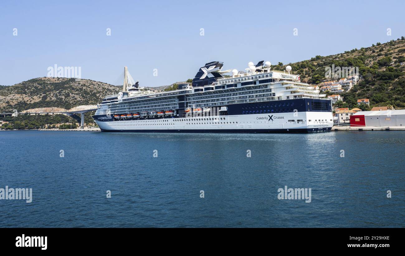 Kreuzfahrtschiff vor Anker, Dubrovnik, Kroatien, Europa Stockfoto