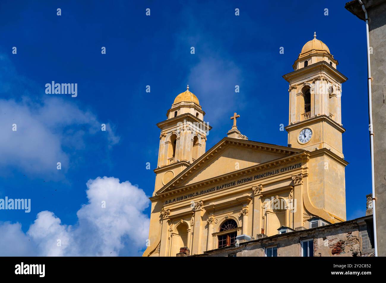 Die Barockkirche Eglise Saint Jean-Baptiste, erbaut zwischen 1636 und 1666 in Bastia, Korsika, Frankreich. Stockfoto