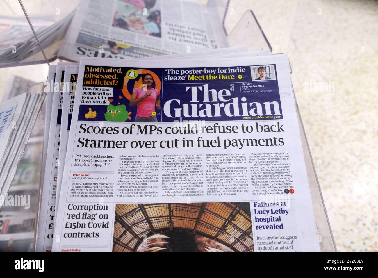 "Dutzende Abgeordnete könnten sich weigern zu unterstützen (PM Keir) Starmer über Kürzung der Treibstoffzahlungen" Schlagzeile der Zeitung 9 September 2024 Energie artikel London UK Stockfoto