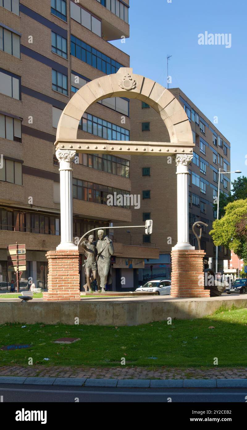 Skulptur des Heiligen Johannes von Gott, der einem Kranken zum 425. Jahrestag der Gründung des Ordens Palencia Castil und Leon Spanien hilft Stockfoto