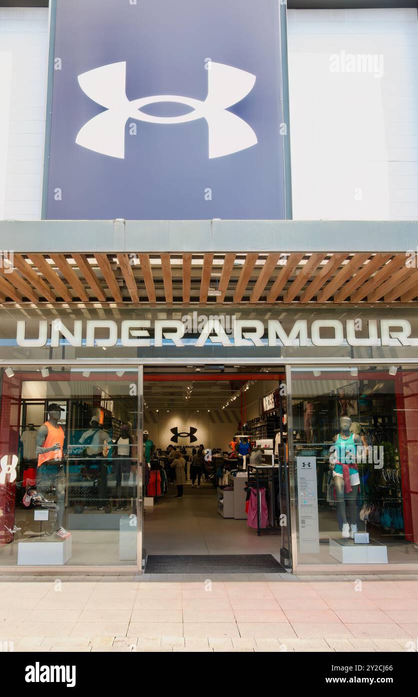 Under Armour American Sportswear Company Shop Front Fashion Outlet Einkaufszentrum Mega Park Barakaldo Baskenland Spanien Stockfoto