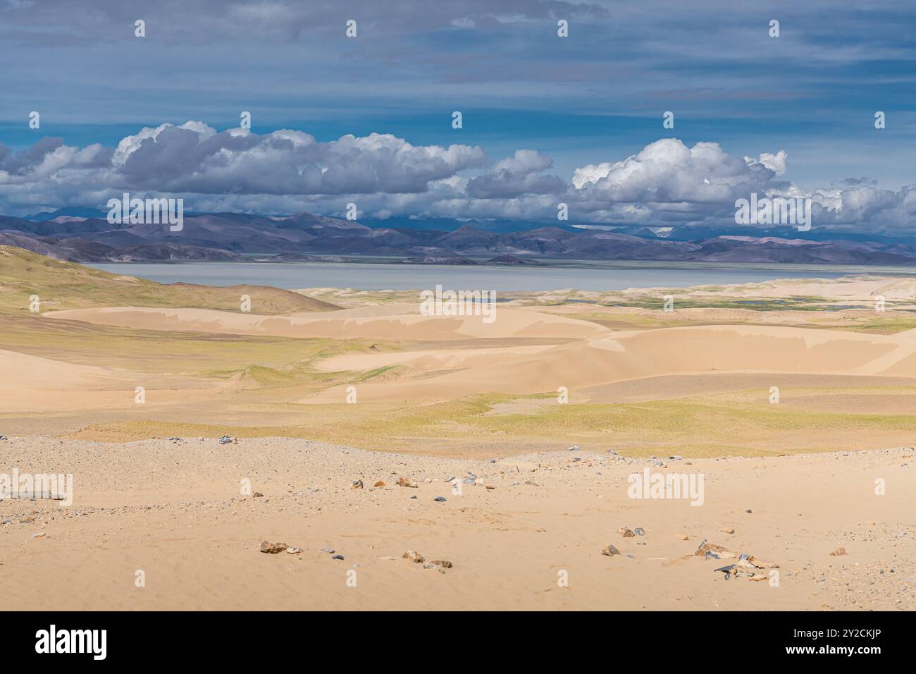 Manasarovar ist ein großer Süßwassersee, der von den Kailash-Gletschern in der Nähe des Kailash-Gebirges in Tibet gespeist wird Stockfoto