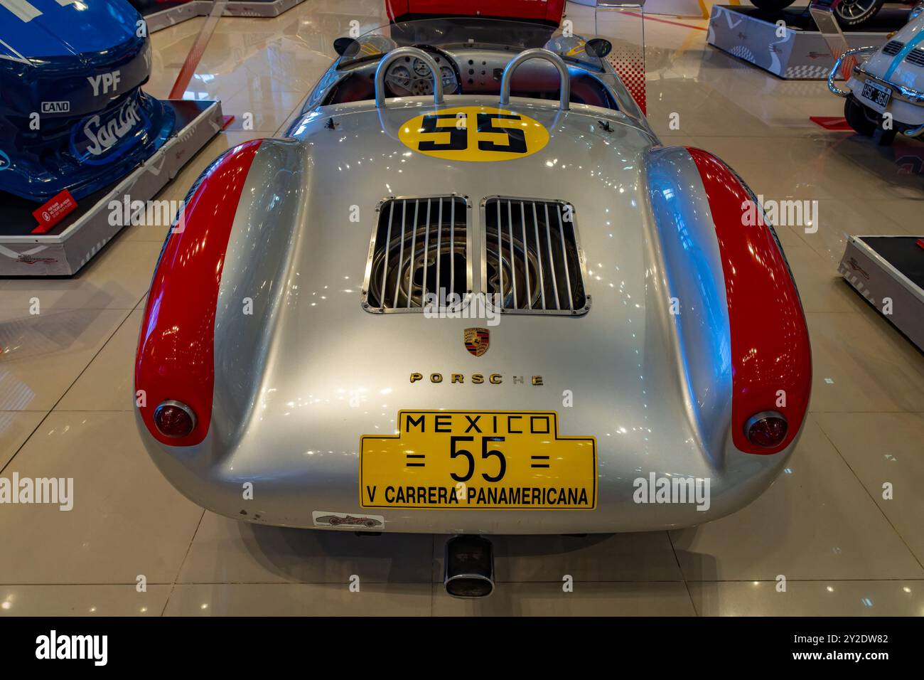 Ein 1954er Porsche 550 Spyder-Nachbau im Museo Termas de Rio Hondo, Termas de Rio Hondo, Argentinien. Stockfoto