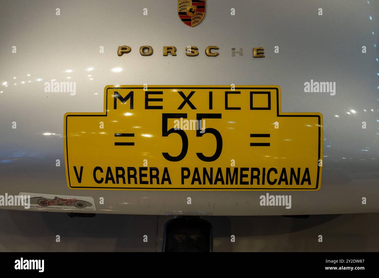 Ein 1954er Porsche 550 Spyder-Nachbau im Museo Termas de Rio Hondo, Termas de Rio Hondo, Argentinien. Stockfoto