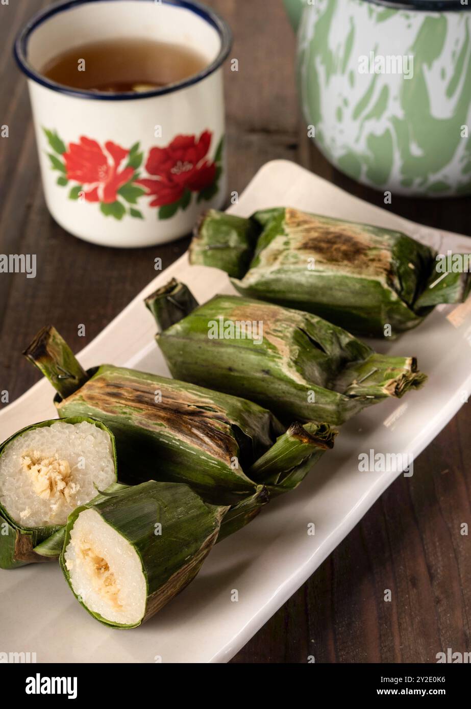 Köstliche lemper mit geriebener Hühnerfüllung, herzhaft und köstlich bei jedem Happen! Stockfoto
