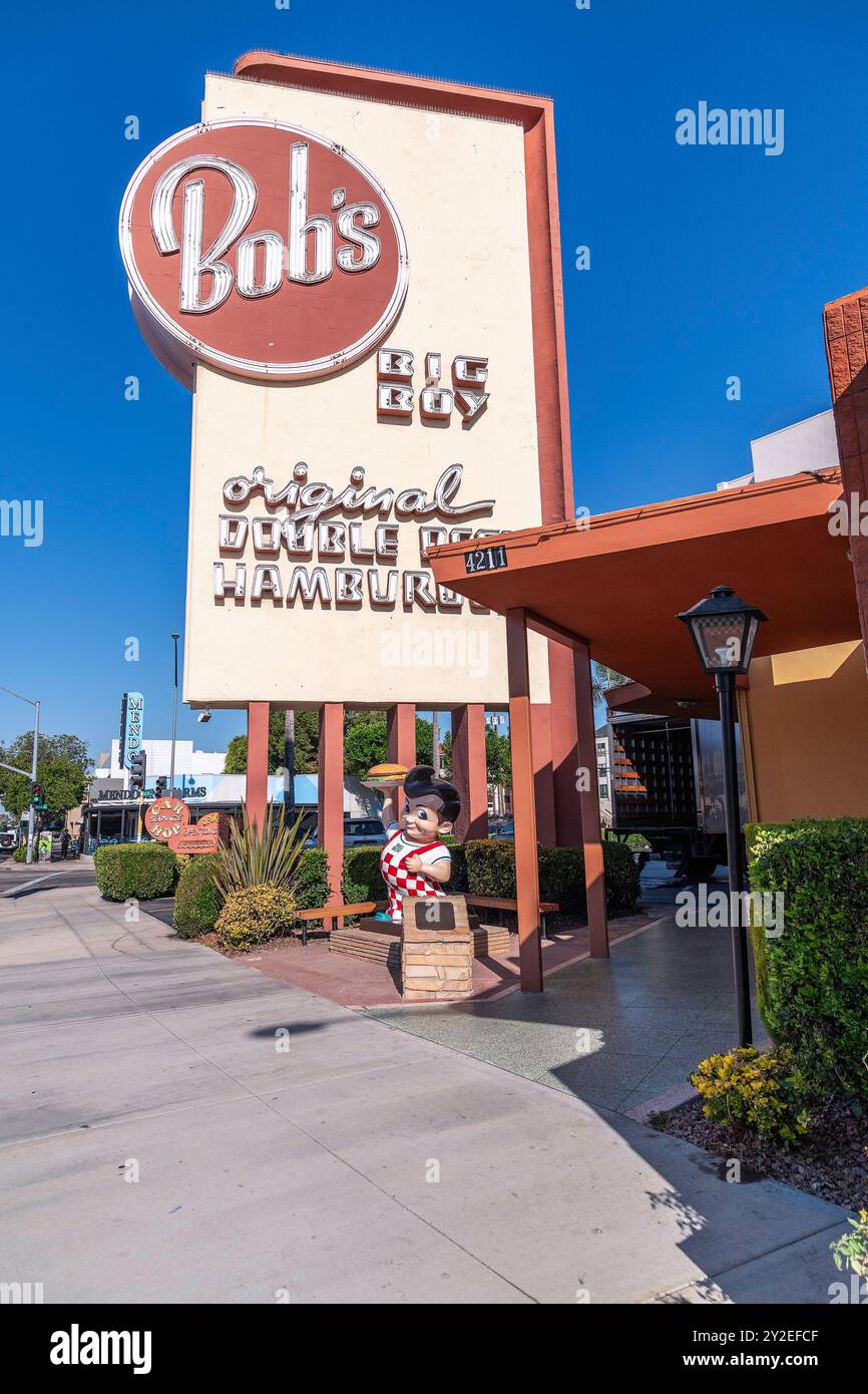 Burbank, CA, USA – 3. September 2024: Außenansicht des Hamburger Restaurants Bob’s Big Boy in Burbank, CA. Stockfoto