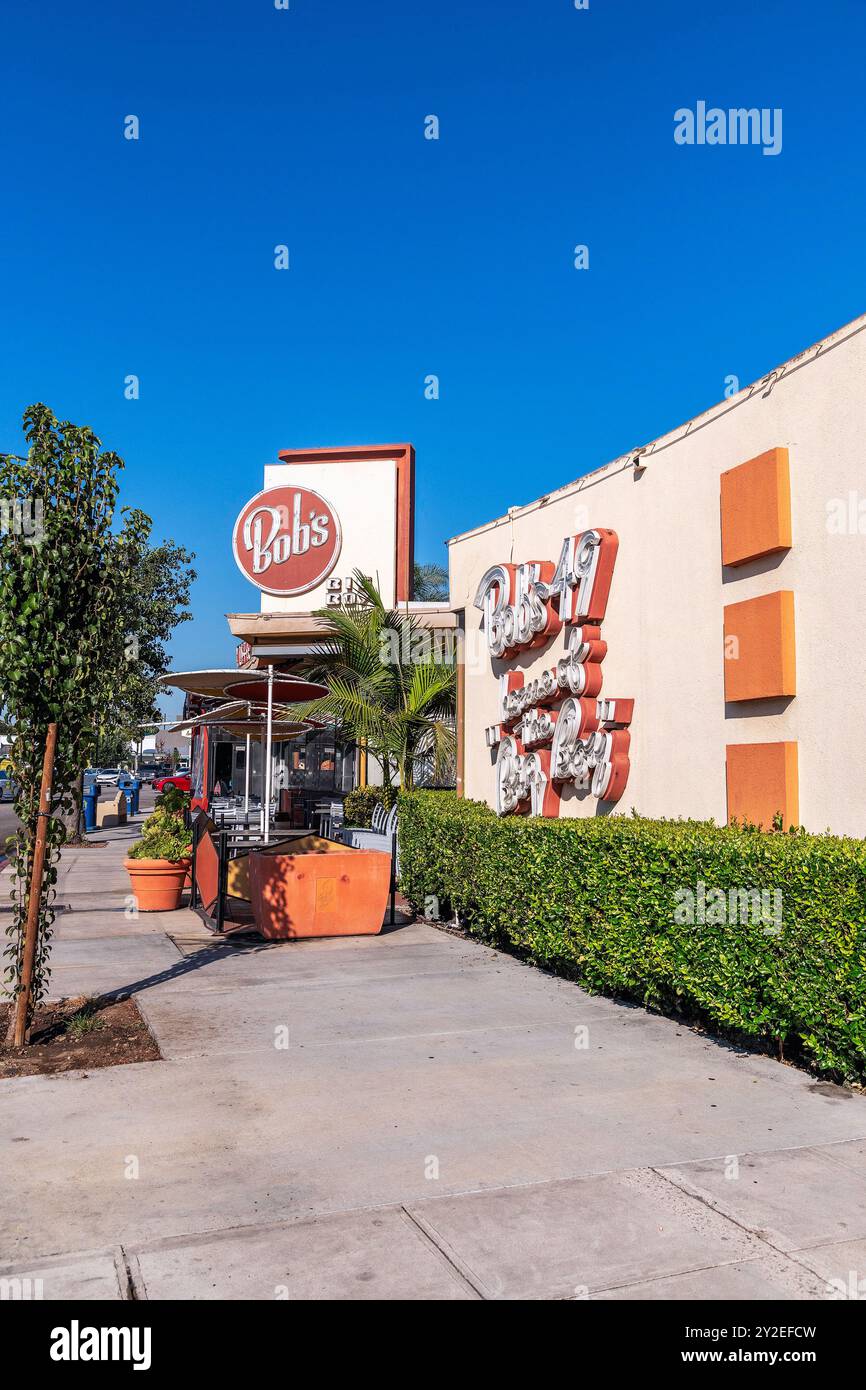 Burbank, CA, USA – 3. September 2024: Außenansicht des Hamburger Restaurants Bob’s Big Boy in Burbank, CA. Stockfoto