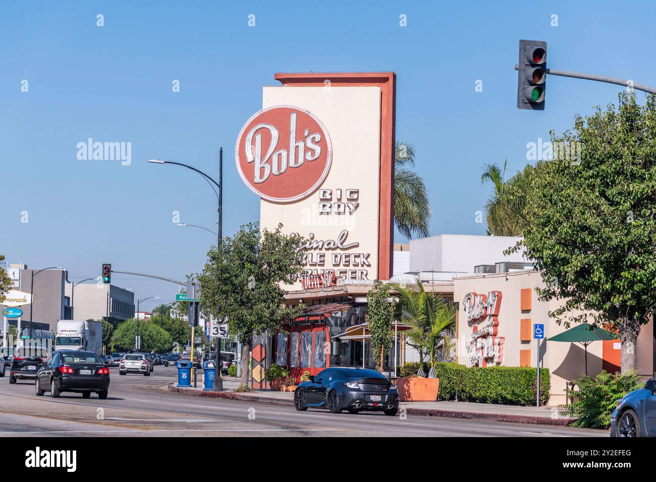 Burbank, CA, USA – 3. September 2024: Außenansicht des Hamburger Restaurants Bob’s Big Boy in Burbank, CA. Stockfoto