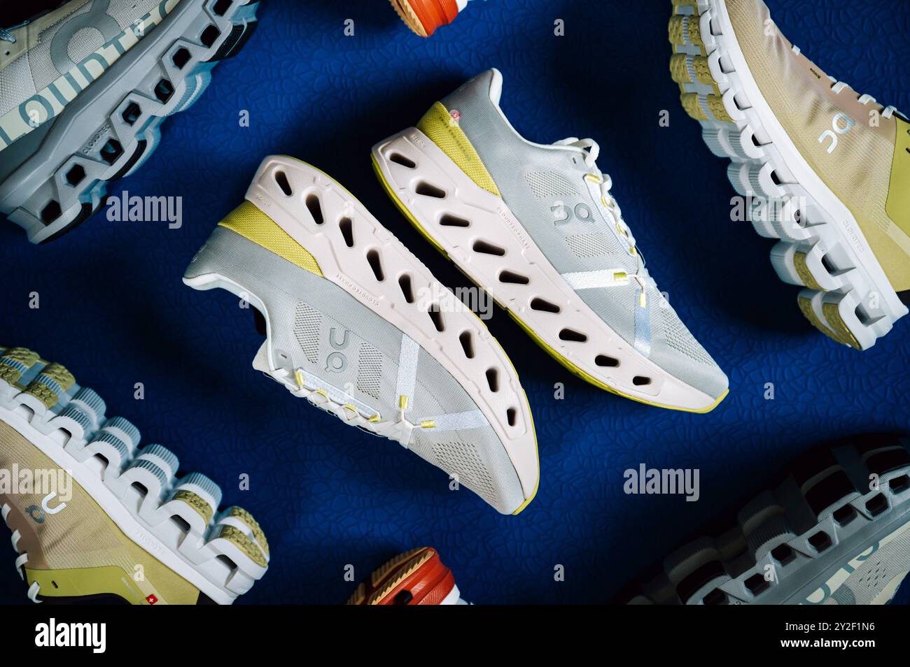 BERN, SCHWEIZ, 10. SEPTEMBER 2024: Ultra Cushioned on Laufschuhen für Performance und Komfort, revolutionieren Marathon-Ausrüstung Stockfoto