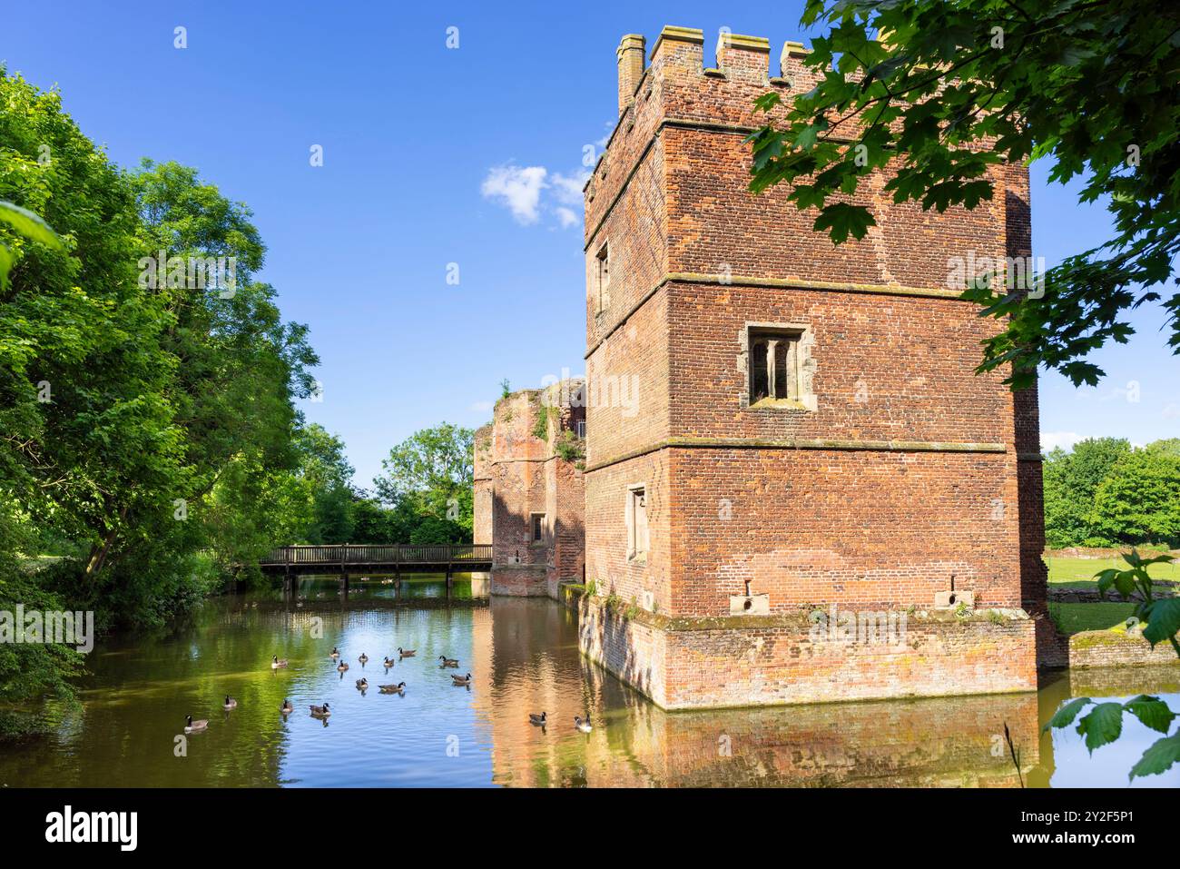 Kirby Muxloe Castle Eckturm, Burgzug und Burggraben Kirby Muxlow Leicestershire England Großbritannien GB Europa Stockfoto