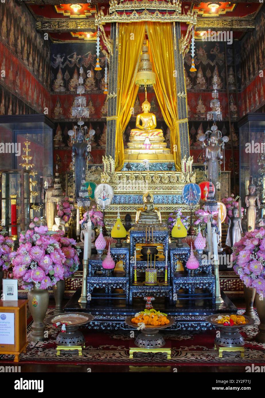 Bangkok, Thailand, Südostasien, Asien. Bangkok National Museum. Buddhaisawan-Kapelle. Der Altar Stockfoto