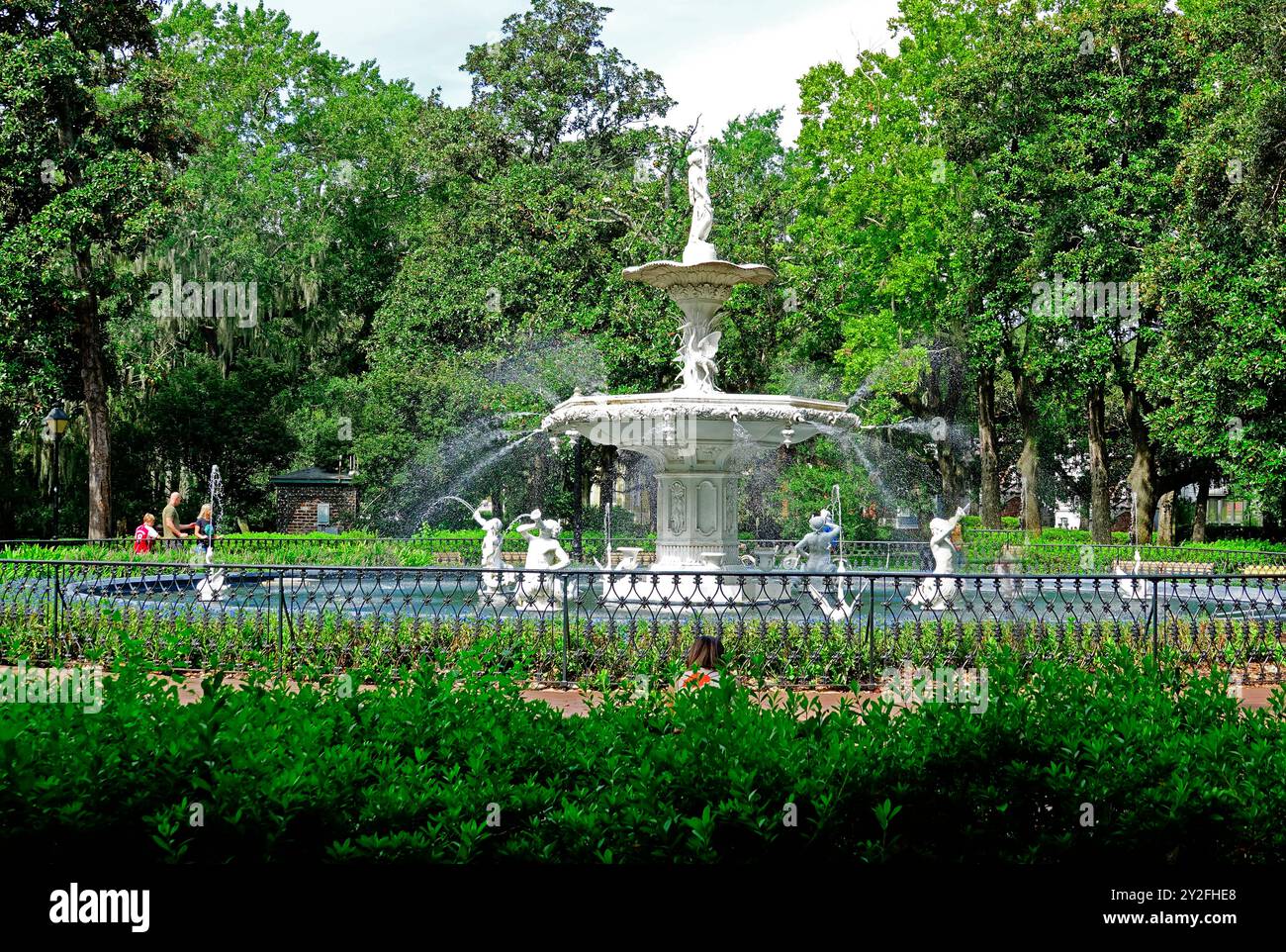 Der berühmte Forsyth der Brunnen im Forsyth Park im historischen Savannah, Georgia. Erstellt Am 28. August 2024 Stockfoto