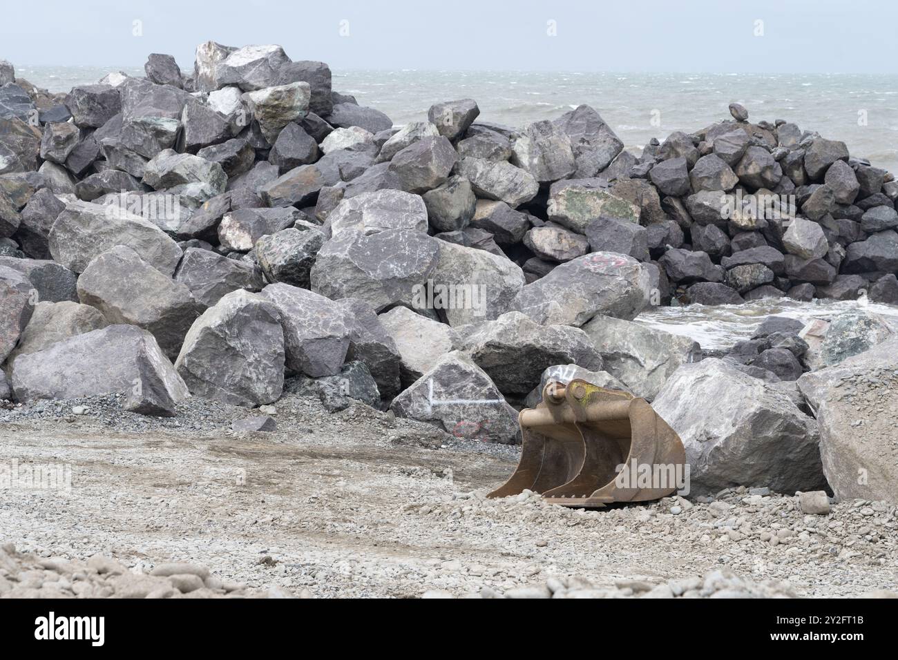 Aberaeron Küstenverteidigungsmaßnahmen werden derzeit durchgeführt, um die Widerstandsfähigkeit der Stadt gegen steigende Meeresspiegel und Stürme zu erhöhen. Stockfoto