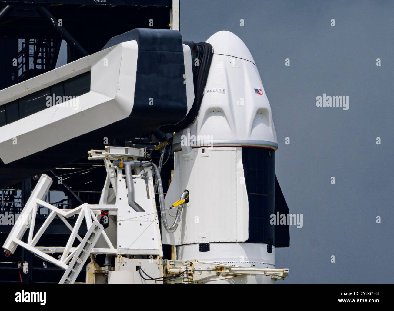 Merritt Island, Florida, USA. September 2024. Ein SpaceX-Dragon-Raumschiff, das vier zivile Astronauten transportieren wird, sitzt auf einer Falcon-9-Rakete auf dem Startkomplex 39A des NASAs Kennedy Space Center vor dem geplanten Start der Polaris Dawn auf Merritt Island, Florida. Die Besatzungsmitglieder werden den ersten Raumspaziergang mit privaten Astronauten durchführen. (Kreditbild: © Jennifer Briggs/ZUMA Press Wire) NUR REDAKTIONELLE VERWENDUNG! Nicht für kommerzielle ZWECKE! Stockfoto