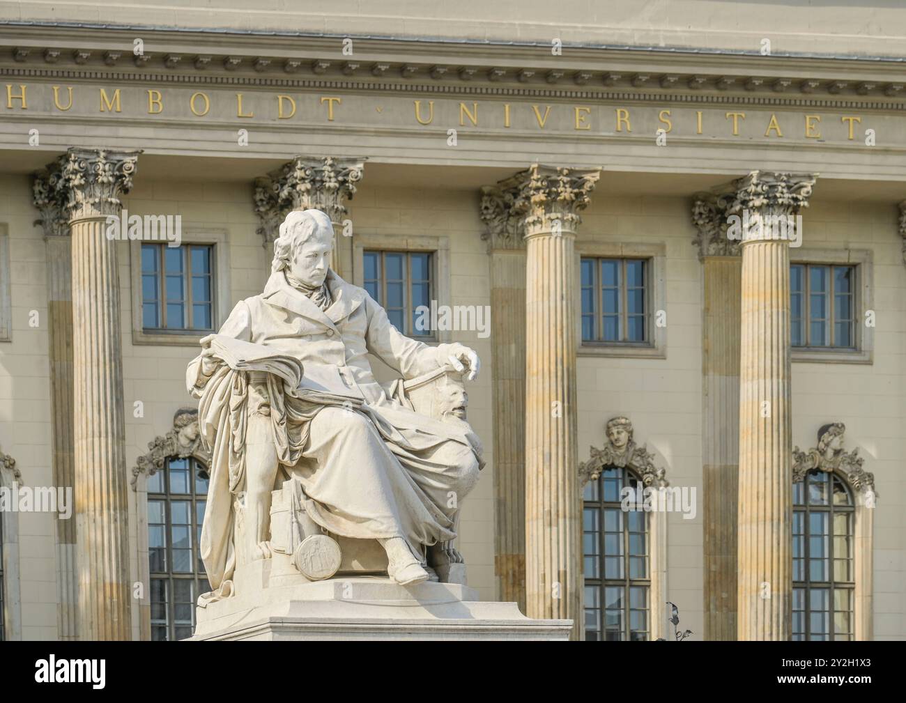 Denkmal Wilhelm von Humboldt, Hauptgebäude, Humboldt-Universität, unter den Linden, Mitte, Berlin, Deutschland *** Denkmal Wilhelm von Humboldt, Hauptgebäude, Humboldt-Universität, unter den Linden, Mitte, Berlin, Deutschland Stockfoto