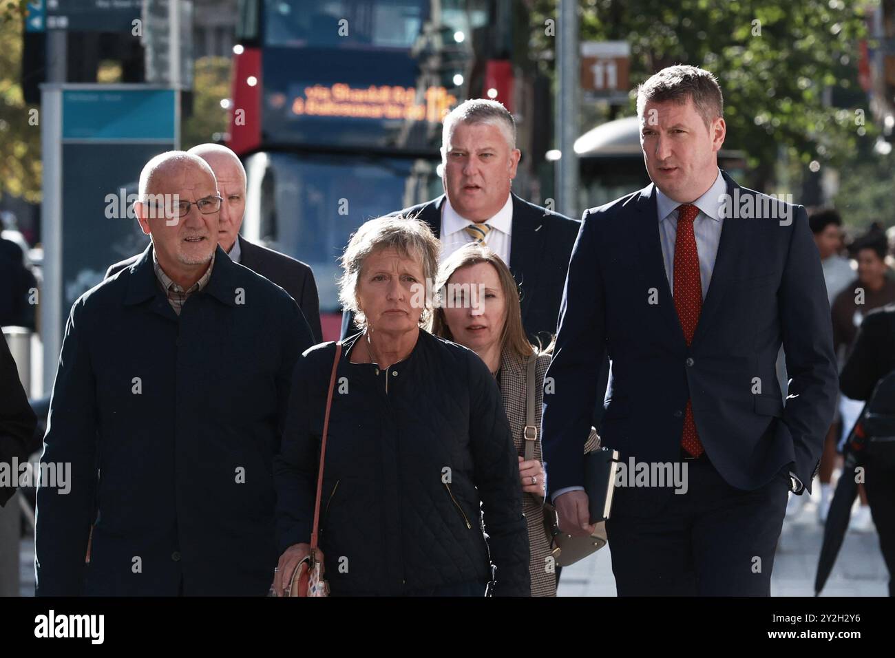 Die Familie von Pat Finucane (links-rechts) Seamus Finucane, Geraldine Finucane, Katherine Finucane und John Finucane kommen im Erskine House in Belfast an, um mit der nordirischen Sekretärin Hilary Benn über die Ermordung des Anwalts Pat Finucane im Jahr 1989 zu sprechen. Bilddatum: Dienstag, 10. September 2024. Stockfoto